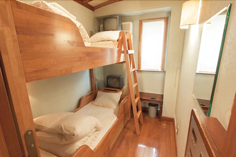 Capsule Inn Osaka - Caters To Men Екстер'єр фото
