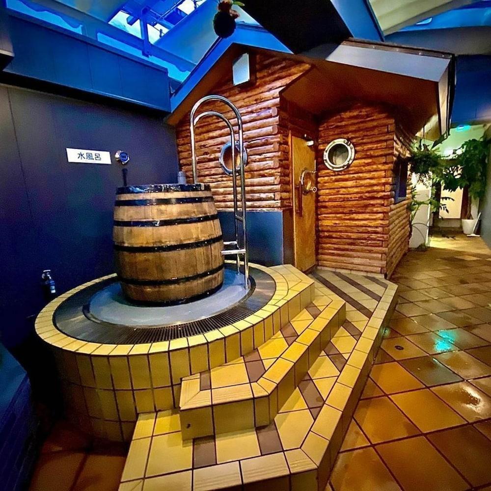 Capsule Inn Osaka - Caters To Men Екстер'єр фото