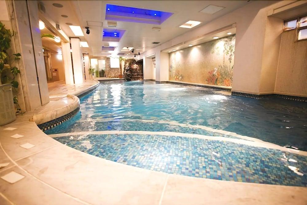 Capsule Inn Osaka - Caters To Men Екстер'єр фото