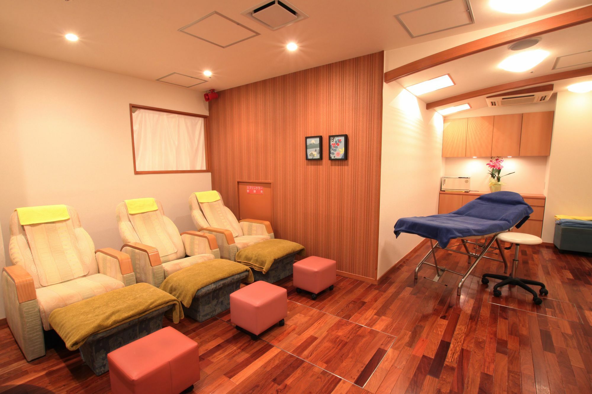 Capsule Inn Osaka - Caters To Men Екстер'єр фото