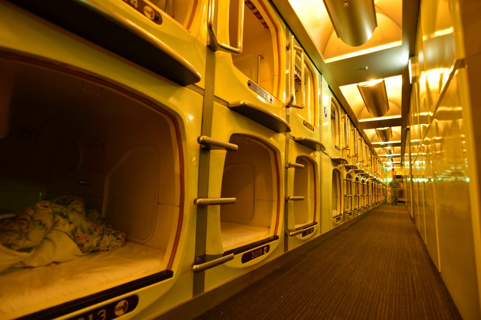 Capsule Inn Osaka - Caters To Men Екстер'єр фото