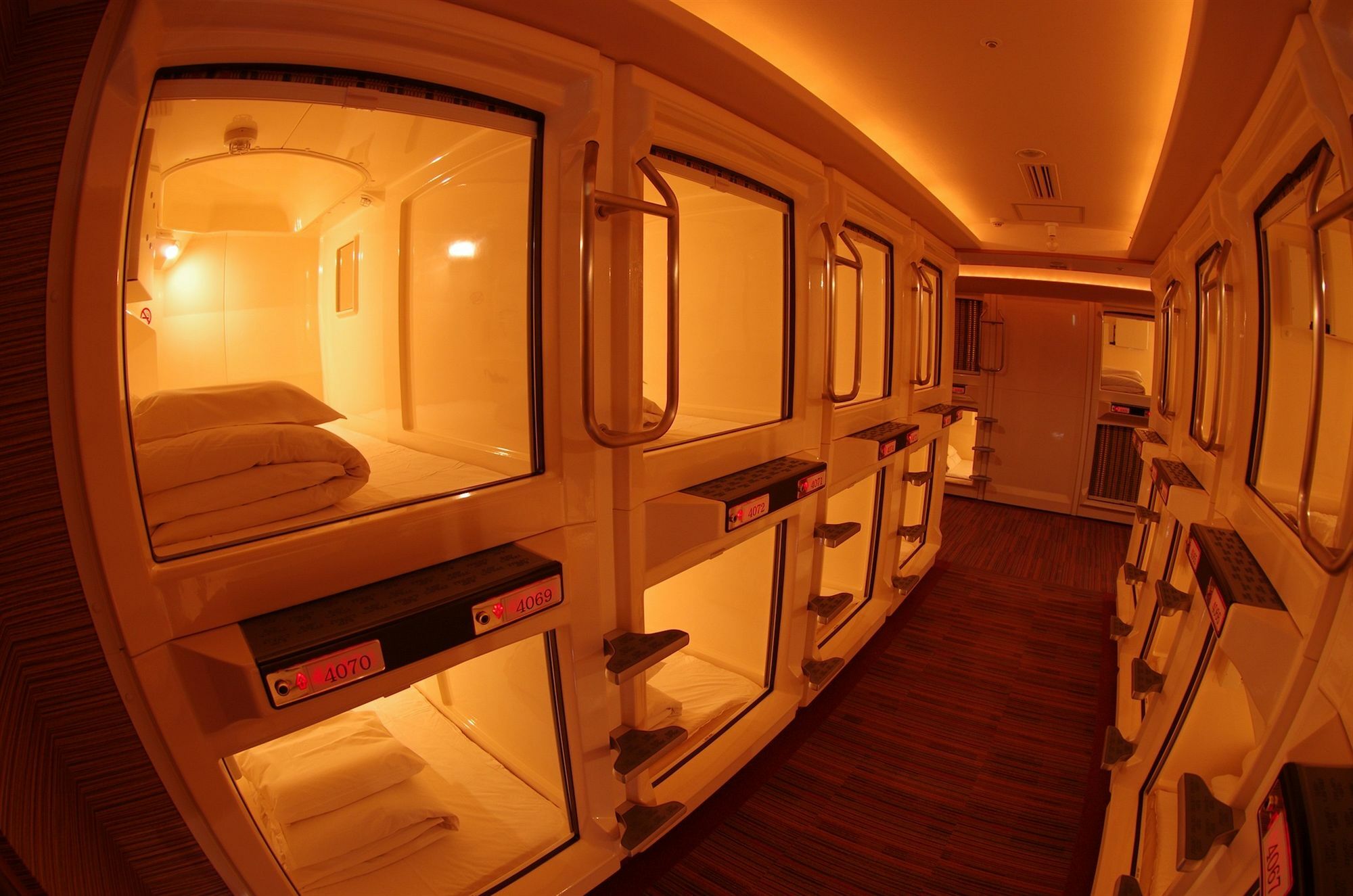 Capsule Inn Osaka - Caters To Men Екстер'єр фото