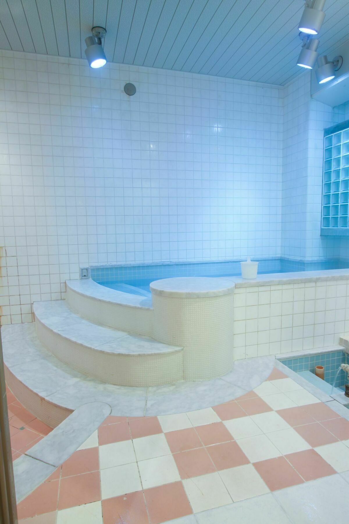 Capsule Inn Osaka - Caters To Men Екстер'єр фото